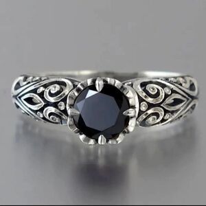 Vintage Style Ring With Round Cut Black Cubic Zirconia Gemstone Decor
